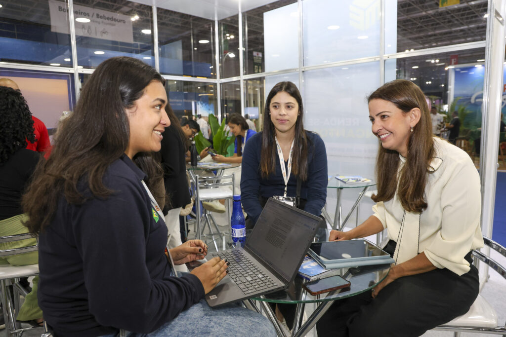 “Sonhamos muito com essa frota”: Aline Mafra celebra jatos da Embraer e explica estratégia da Latam para os novos aviões “Sonhamos muito com essa frota”: Aline Mafra celebra jatos da Embraer e explica estratégia da Latam para os novos aviões