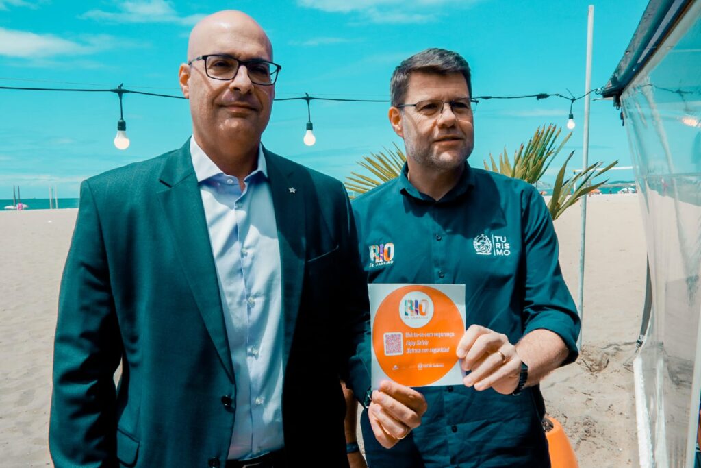 Rio de Janeiro lança cartilha trilíngue com dicas práticas para visitantes brasileiros e estrangeiros 2 O secretario de Policia Civil Felipe Curi e o secretario de Turismo Gustavo Tutuca fizeram o lancamento oficial do evento Credito Marino Azevedo Rio de Janeiro lança cartilha trilíngue com dicas práticas para visitantes brasileiros e estrangeiros