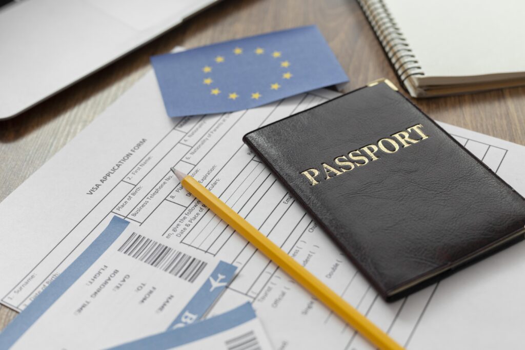 Europa aposenta carimbo no passaporte e lança EES; conheça tudo sobre o sistema digital de imigração EES