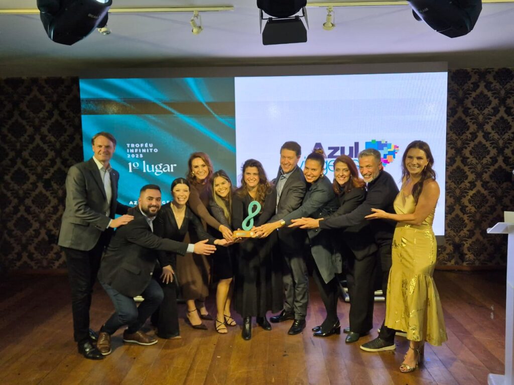 Azul Viagens conquista o 1º lugar no Troféu Infinito, da Brocker, durante o Festuris 2025 Azul Viagens conquista o 1º lugar no Troféu Infinito, da Brocker, durante o Festuris 2025