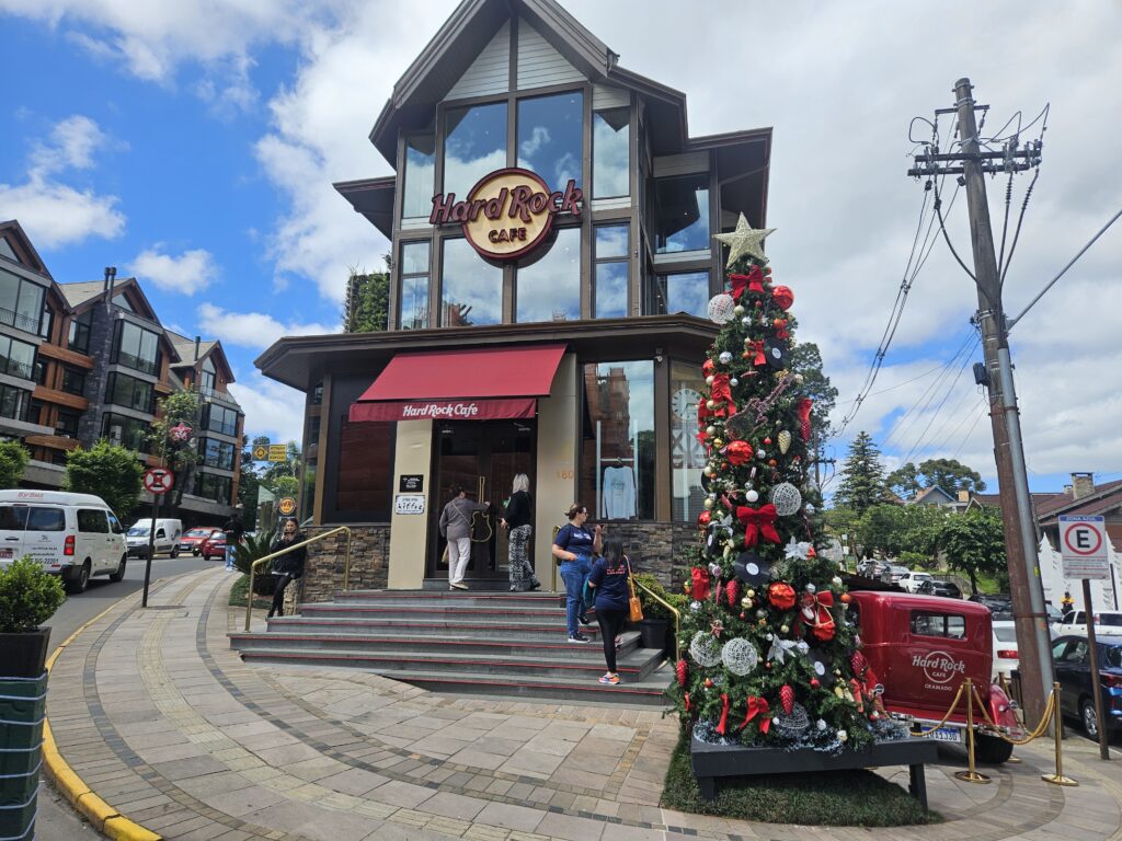 Top of the Rock Award: Rock Cafe Gramado é eleito o melhor entre mais de 300 unidades do mundo Top of the Rock Award: Rock Cafe Gramado é eleito o melhor entre mais de 300 unidades do mundo