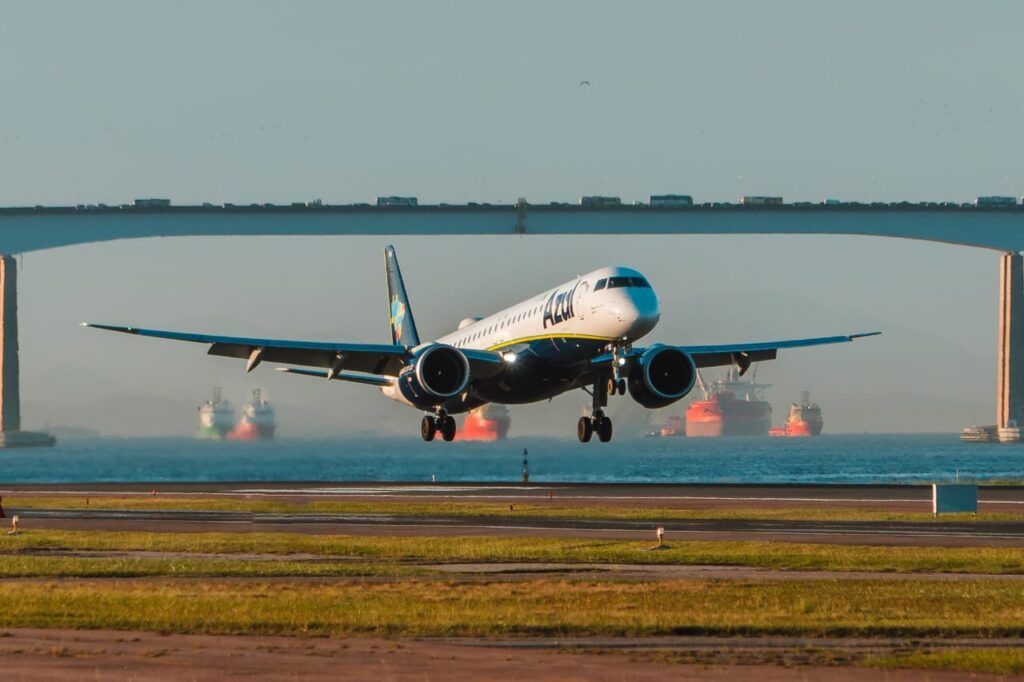 Azul é a terceira companhia mais pontual do mundo, segundo análise da Cirium no mês de outubro Azul é a terceira companhia mais pontual do mundo, segundo análise da Cirium no mês de outubro