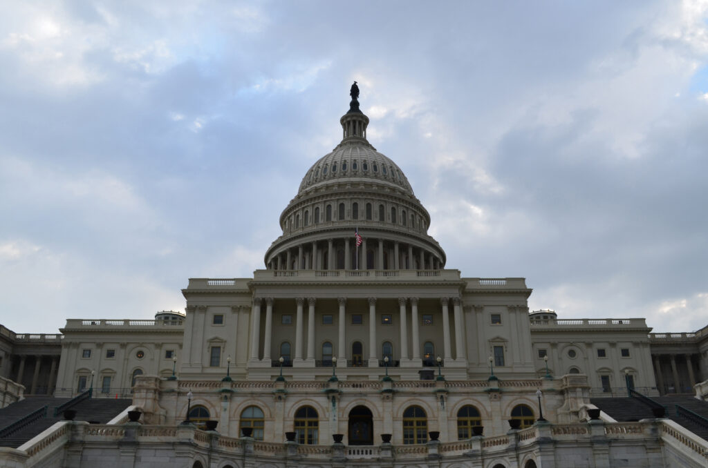 Senado EUA aprova votação preliminar para encerrar shutdown após 40 dias Senado EUA aprova votação preliminar para encerrar shutdown após 40 dias