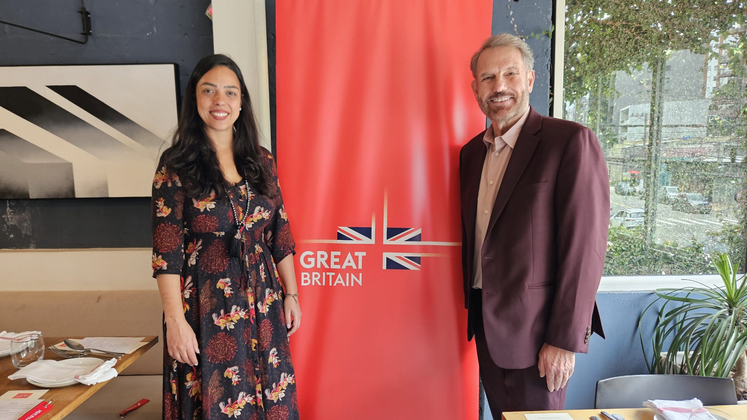 Priscila Moraes e Paul Gauger, do VisitBritain