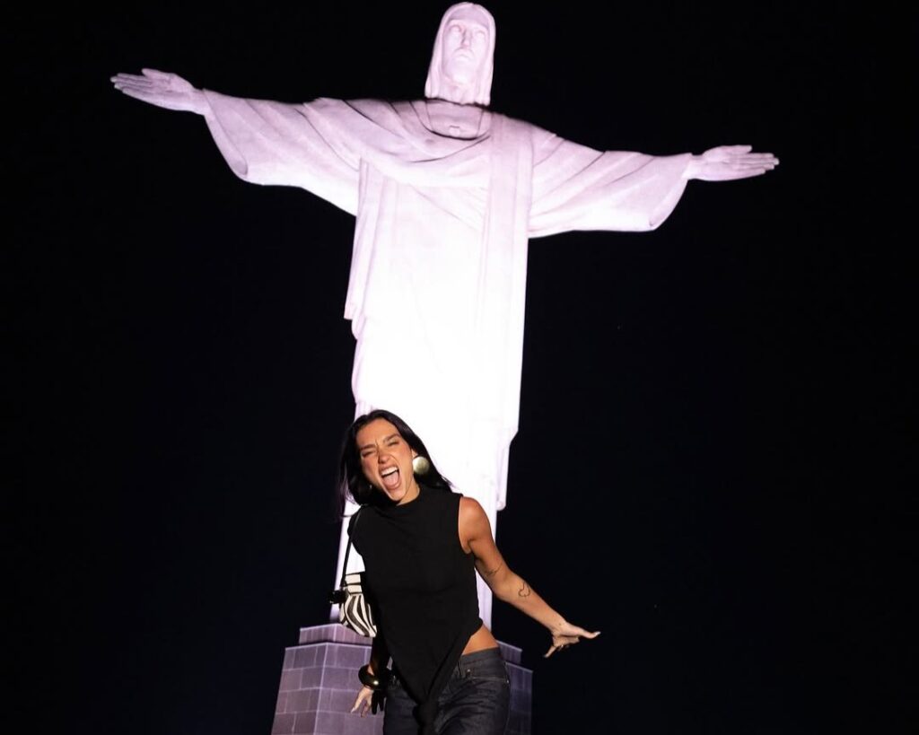 584538141 18568206268043196 221377494229727699 n As férias de Dua Lipa no Brasil: Veja 11 lugares que a diva pop conheceu