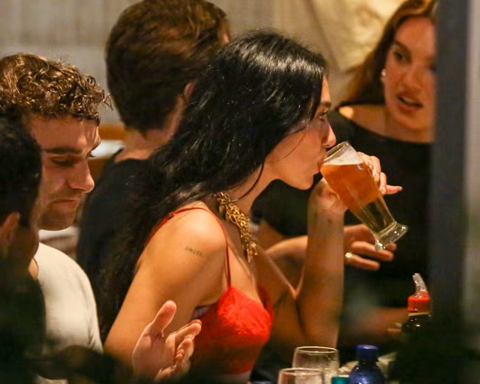 Dua Lipa BG As férias de Dua Lipa no Brasil: Veja 11 lugares que a diva pop conheceu