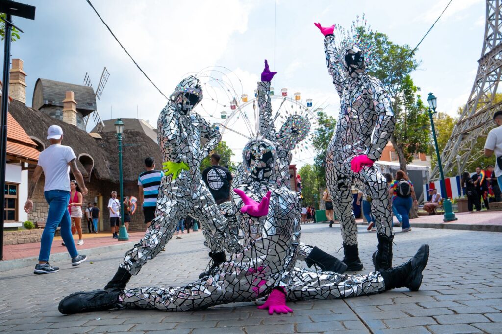 Lineup completo do palco principal do Hopi Pride Festival 2026 é anunciado pelo Hopi Hari Lineup completo do palco principal do Hopi Pride Festival 2026 é anunciado pelo Hopi Hari