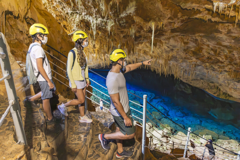 Bonito ultrapassa 247 mil visitantes até outubro e segue como referência nacional e internacional de turismo de natureza Bonito ultrapassa 247 mil visitantes até outubro e segue como referência nacional e internacional de turismo de natureza