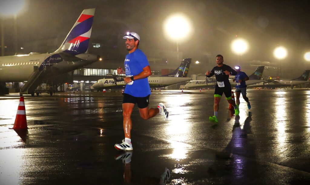 Pista liberada: área de pouso e decolagem do Aeroporto Afonso Pena receberá corrida noturna no dia 30 Pista liberada: área de pouso e decolagem do Aeroporto Afonso Pena receberá corrida noturna no dia 30