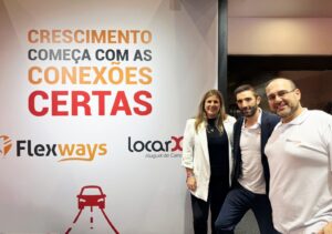 Lívia Villar, da CEO Locarx, com Gabriel Madero e Luis Fernando Miguel, da Flexways (Divulgação/Locarx)