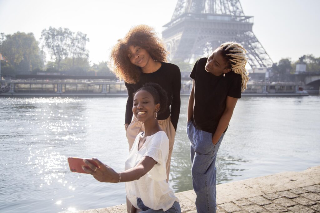 Pesquisa mostra que menos de 40% das iniciativas de afroturismo têm material em outros idiomas