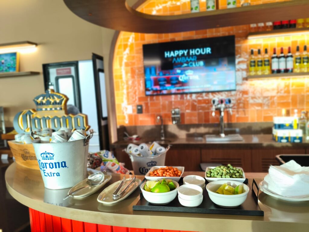 Ambaar e Corona firmam parceria inédita para oferecer happy hour em Congonhas Ambaar e Corona firmam parceria inédita para oferecer happy hour em Congonhas