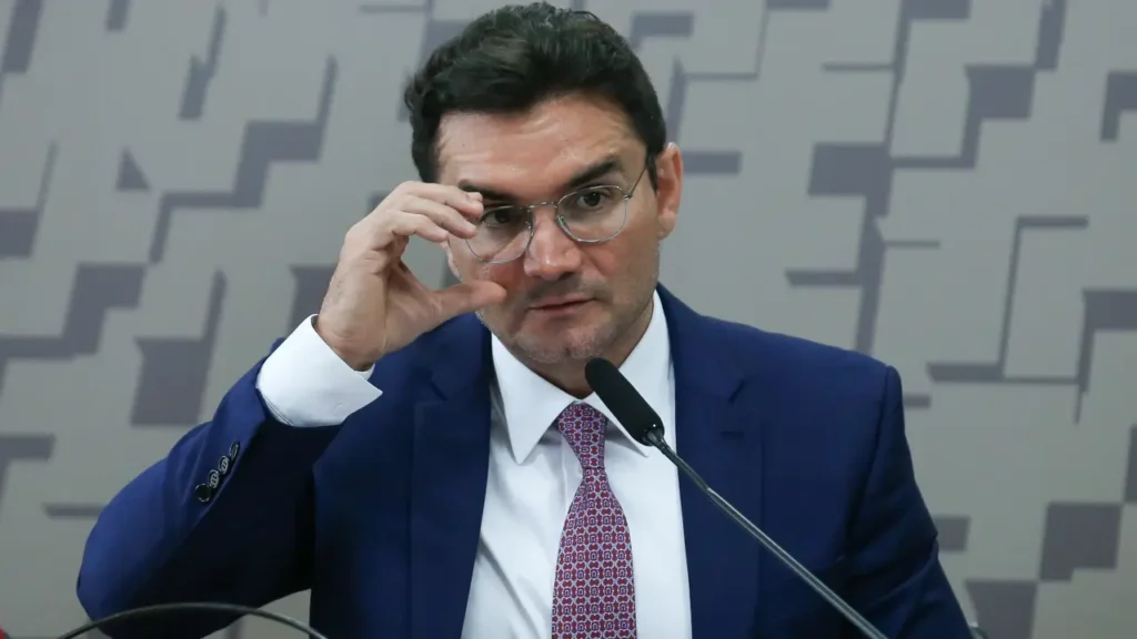 "Síndrome de vira-lata": Sabino critica repercussão de episódios de violência no Rio "Síndrome de vira-lata": Sabino critica repercussão de episódios de violência no Rio