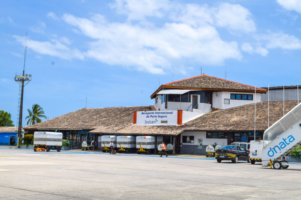 Aeroporto de Porto Seguro bate recorde histórico e projeta alta de 10% no fluxo entre Natal e Ano Novo