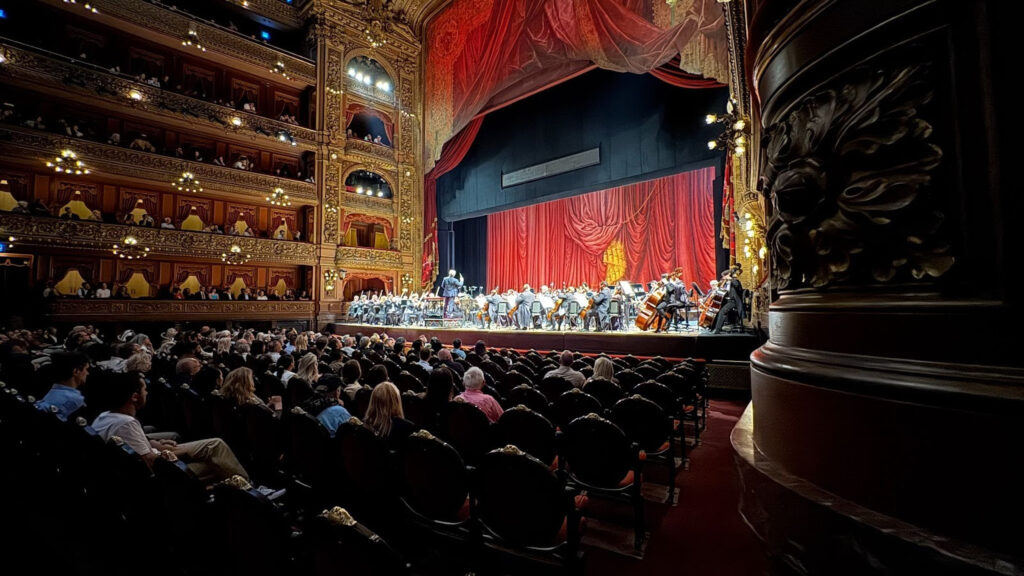 Gol realiza voo especial para a viagem da Orquestra Sinfônica Municipal de São Paulo à Buenos Aires Gol realiza voo especial para a viagem da Orquestra Sinfônica Municipal de São Paulo à Buenos Aires