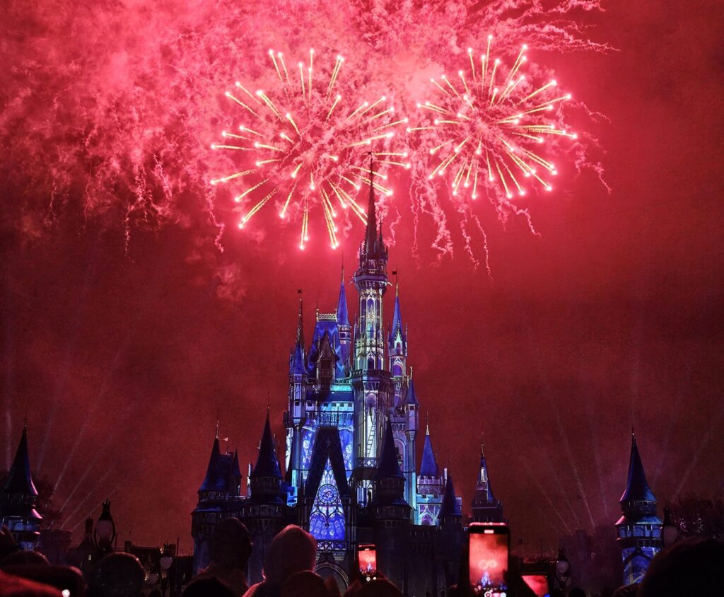 Disney gasta mais de US$ 18 milhões por ano com fogos no Magic Kingdom