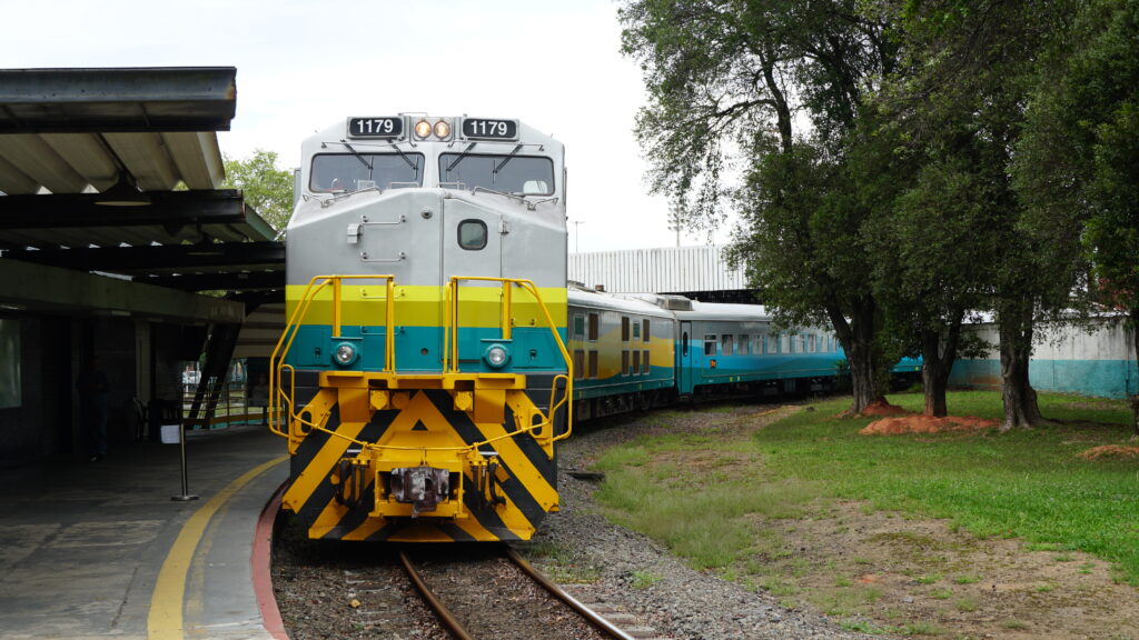 Trem Vitória–Minas reforça papel turístico com serviço noturno nas férias Trem Vitória–Minas reforça papel turístico com serviço noturno nas férias