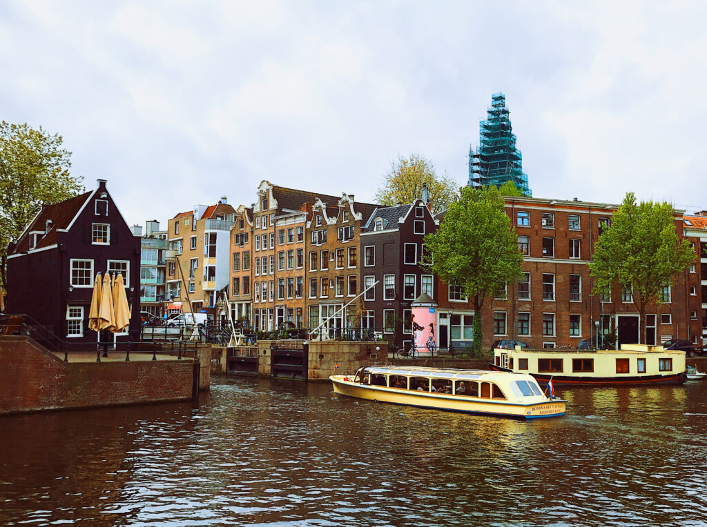Amsterdam avalia banir cruzeiros marítimos até 2035 em nova ofensiva contra o excesso de turistas Amsterdam avalia banir cruzeiros marítimos até 2035 em nova ofensiva contra o excesso de turistas