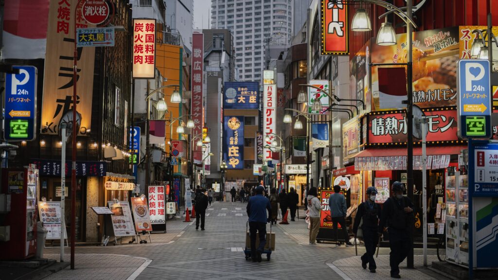 Japão supera patamar pré-pandemia e registra maior fluxo de turistas da história