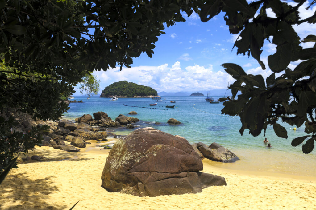 Setur-SP e FAPESP lançam chamada para projetos aplicados ao turismo Ilha das Couves, Ubatuba - Até 1° de abril, a Secretaria e a Fundação, em parceria, pretendem selecionar e apoiar pesquisa e avaliação de resultados para o turismo paulista (André Rosa/Setur-SP)