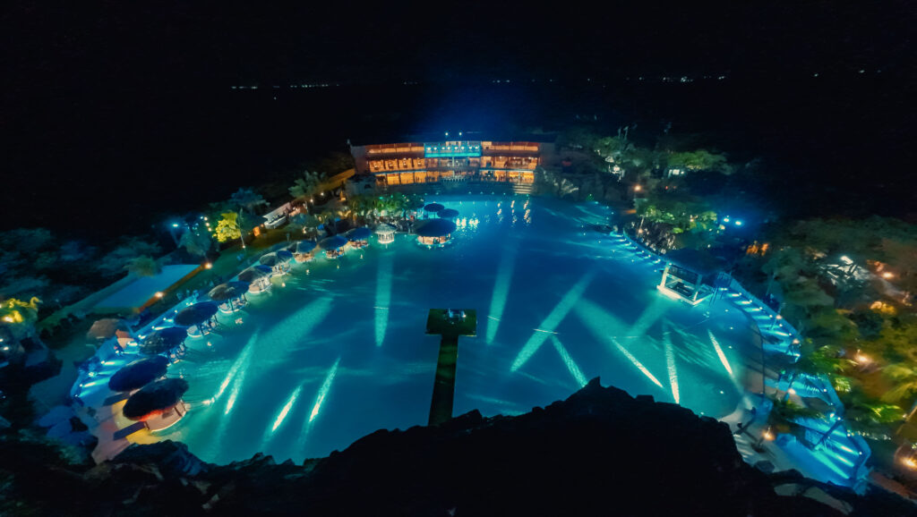 Blue Lagoon estreia como maior piscina de entretenimento da América Latina com festa histórica em Jericoacoara Blue Lagoon estreia como maior piscina de entretenimento da América Latina com festa histórica em Jericoacoara