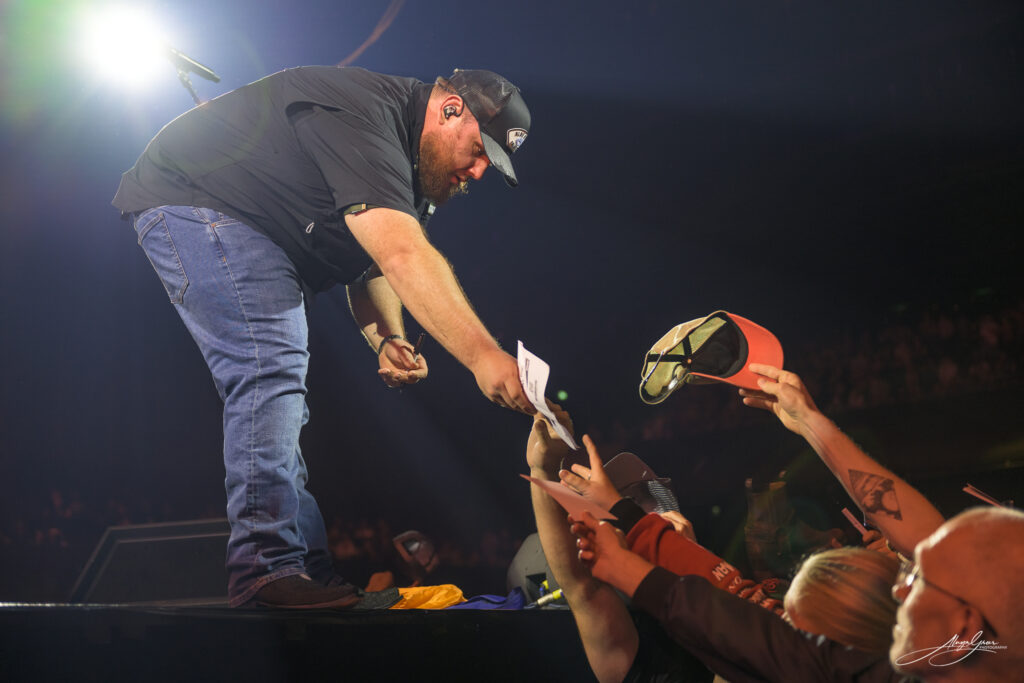Luke Combs anuncia bar para 2027 no Universal CityWalk Orlando e mira público global