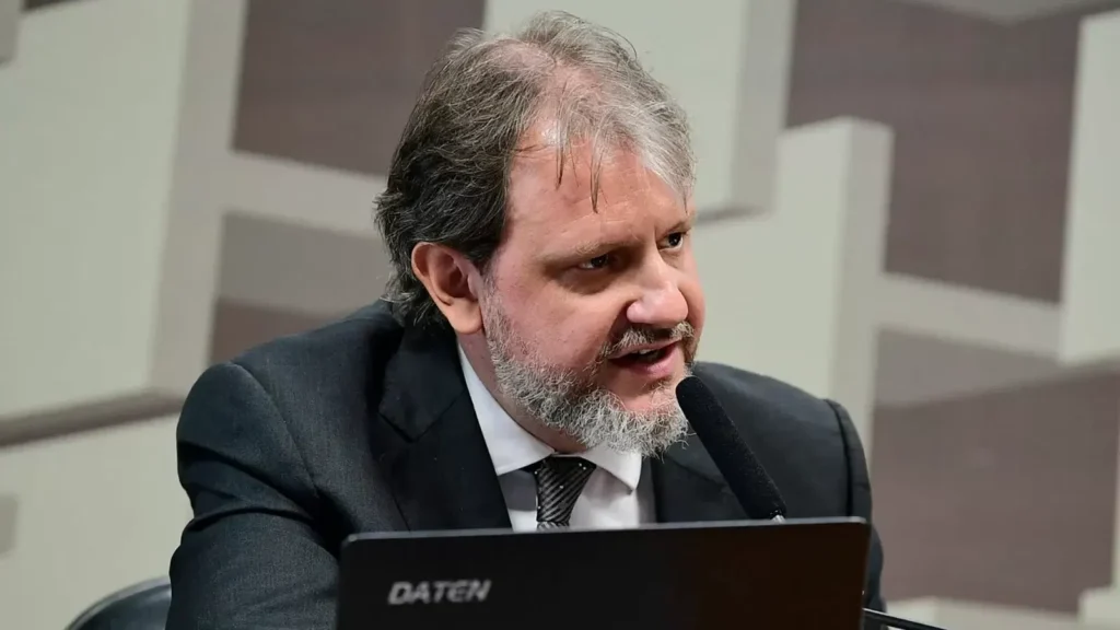 Cade aprova aporte de US$ 100 milhões da United na Azul nesta quarta-feira (11) Cade