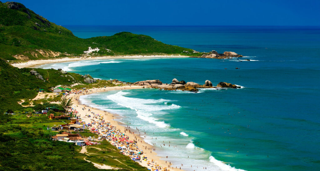 Penha projeta 500 mil turistas no verão e movimenta rede hoteleira no litoral norte de SC