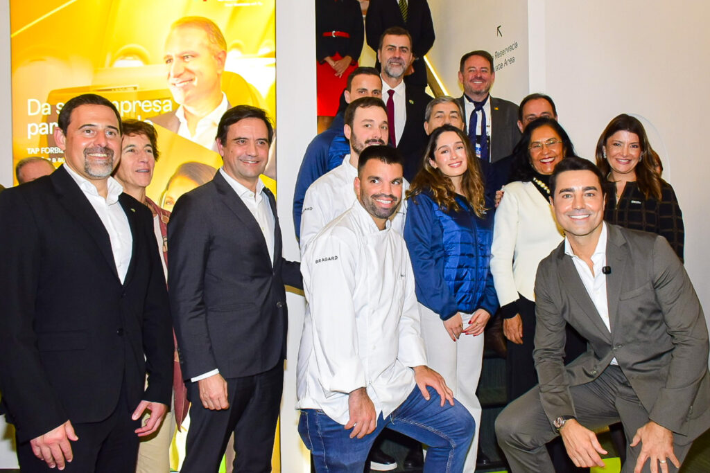 Autoridades do Turismo brasileiro, executivos da Tap, Chefs e atletas em celebração aos anúncios da Tap (Ana  Azevedo/M&E)