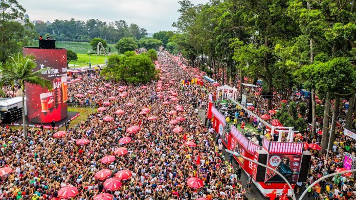 Carnaval 2026 movimenta R$ 18,6 bilhões e registra melhor fevereiro da série histórica Carnaval 2026 movimenta R$ 18,6 bilhões e registra melhor fevereiro da série histórica