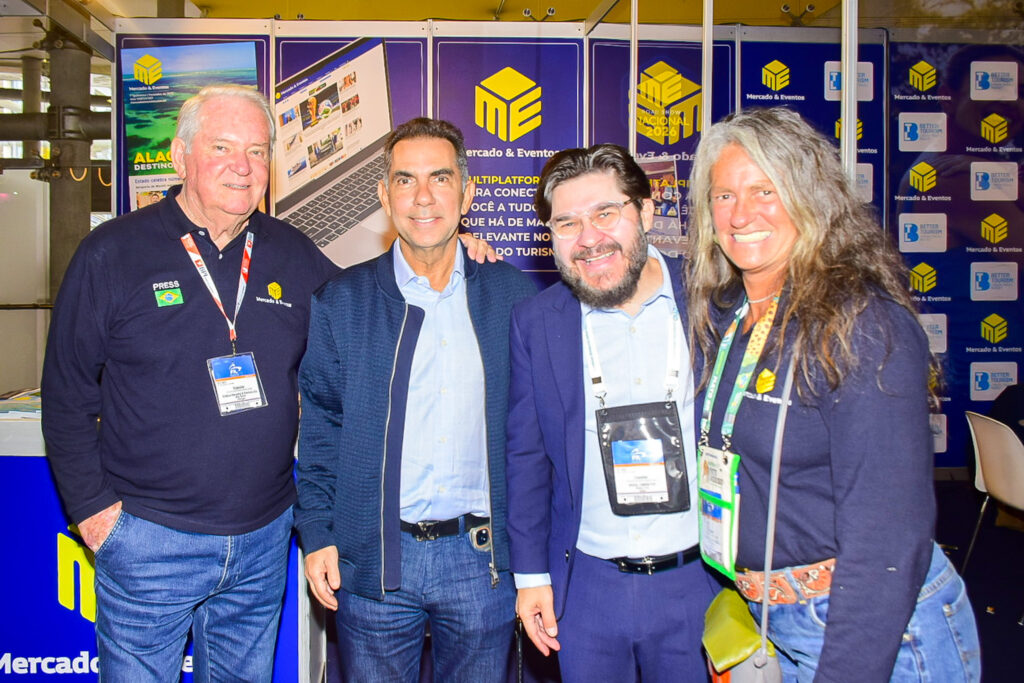 Roy Taylor e Mari Masgrau, do M&E, com Sérgio Gaspar, da ABIH Nacional e Gilson Lira, da Embratur