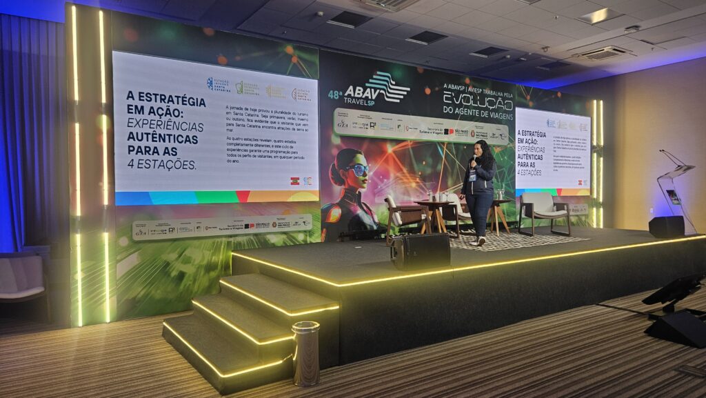 Santa Catarina promove turismo em todas as estações durante capacitação na Abav TravelSP Santa Catarina