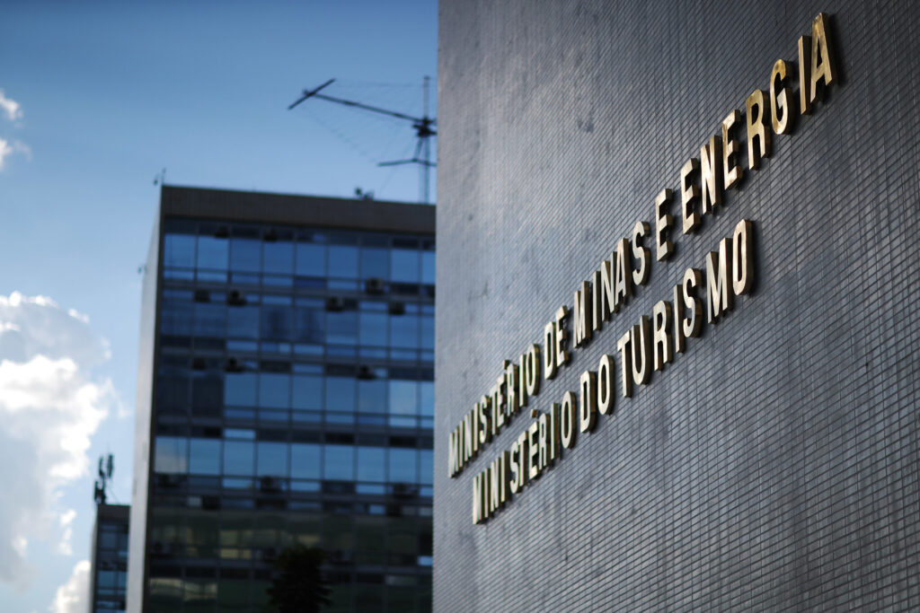 Governo impõe quarentena a 2 ex-secretárias do Turismo e salários serão mantidos; entenda Fachada do Ministério do Turismo (Mtur/Divulgação)