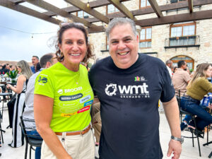 Carlise Bianchi, diretora Operacional da Brocker Turismo, e Arthur Francisco, da Masterop