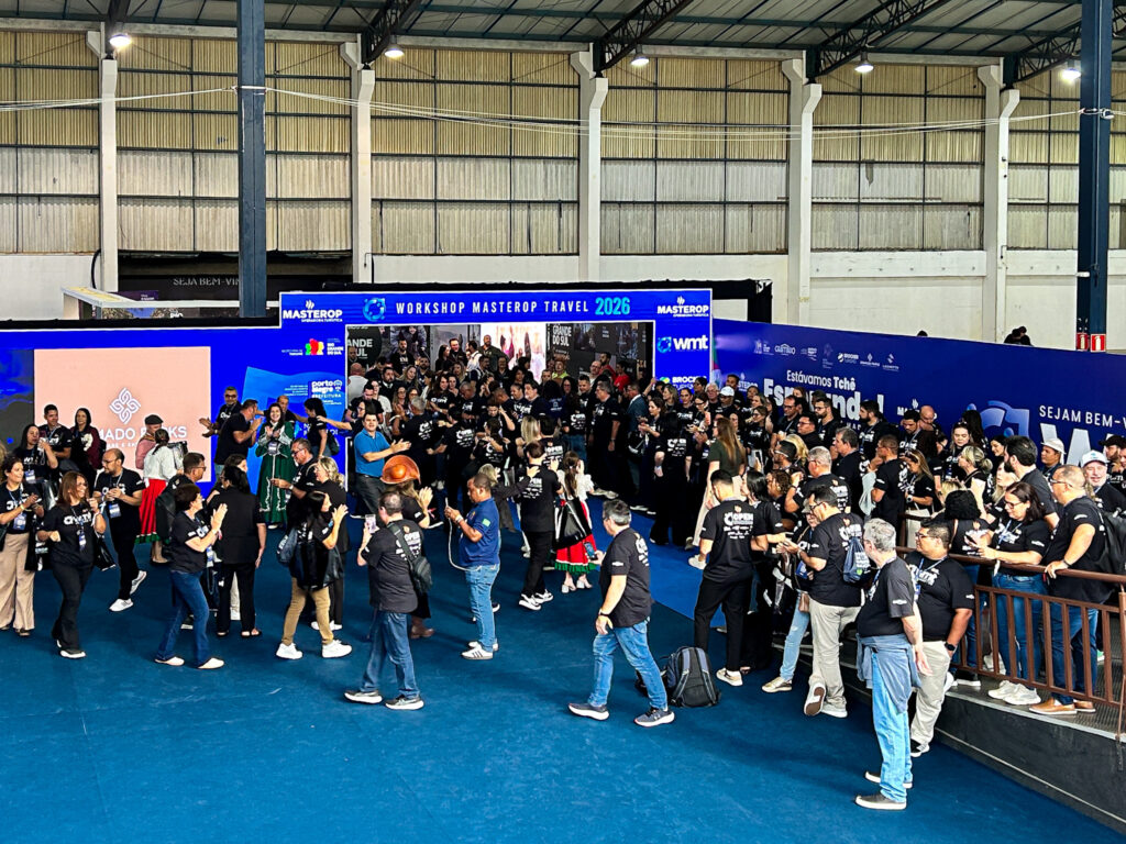 Fila para entrar na feira da Masterop