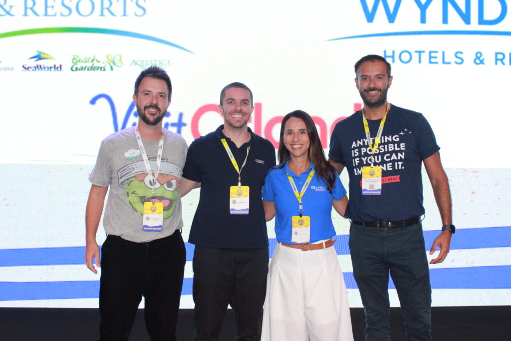 Novas promoções para parques de Orlando e sorteio de famtour agitam almoço da Convenção da CVC Orlando