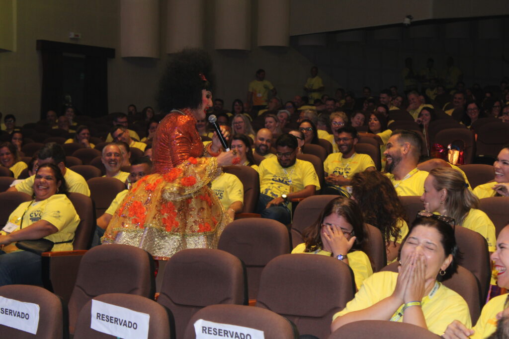 Ceará leva humor ao palco da convenção CVC 2026 Ceará leva humor ao palco da convenção CVC 2026