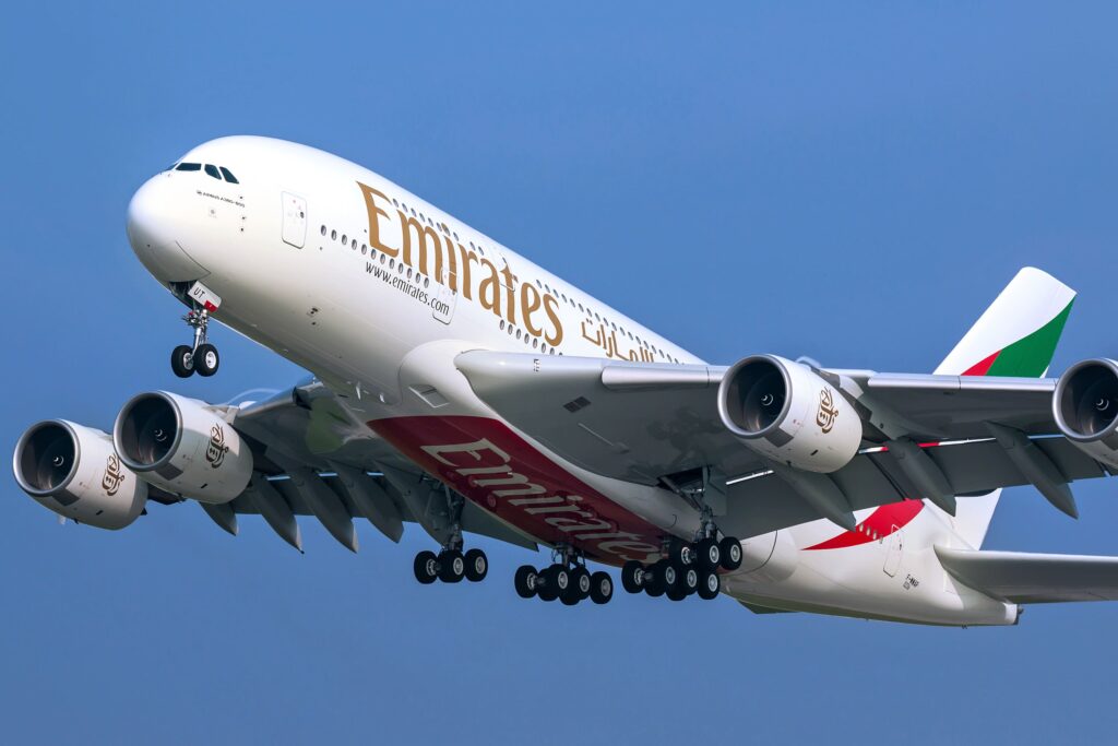 Emirates retoma gradualmente operações após reabertura parcial do espaço aéreo Emirates retoma gradualmente operações após reabertura parcial do espaço aéreo