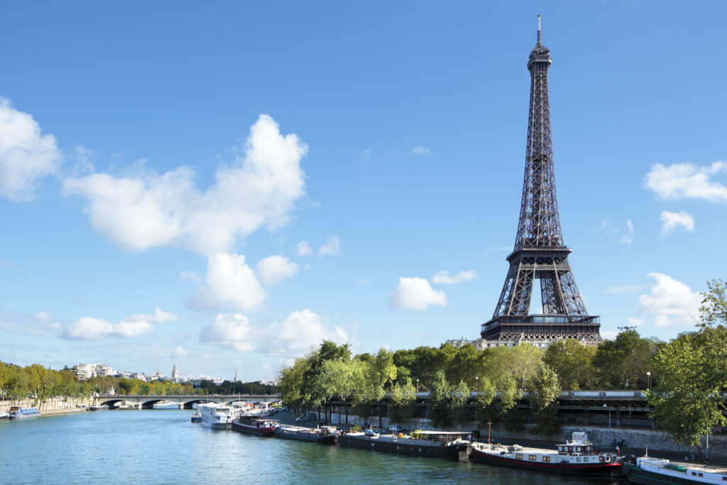 Torre Eiffel reabre passarela a 60 metros de altura e inclui atração no ingresso torre