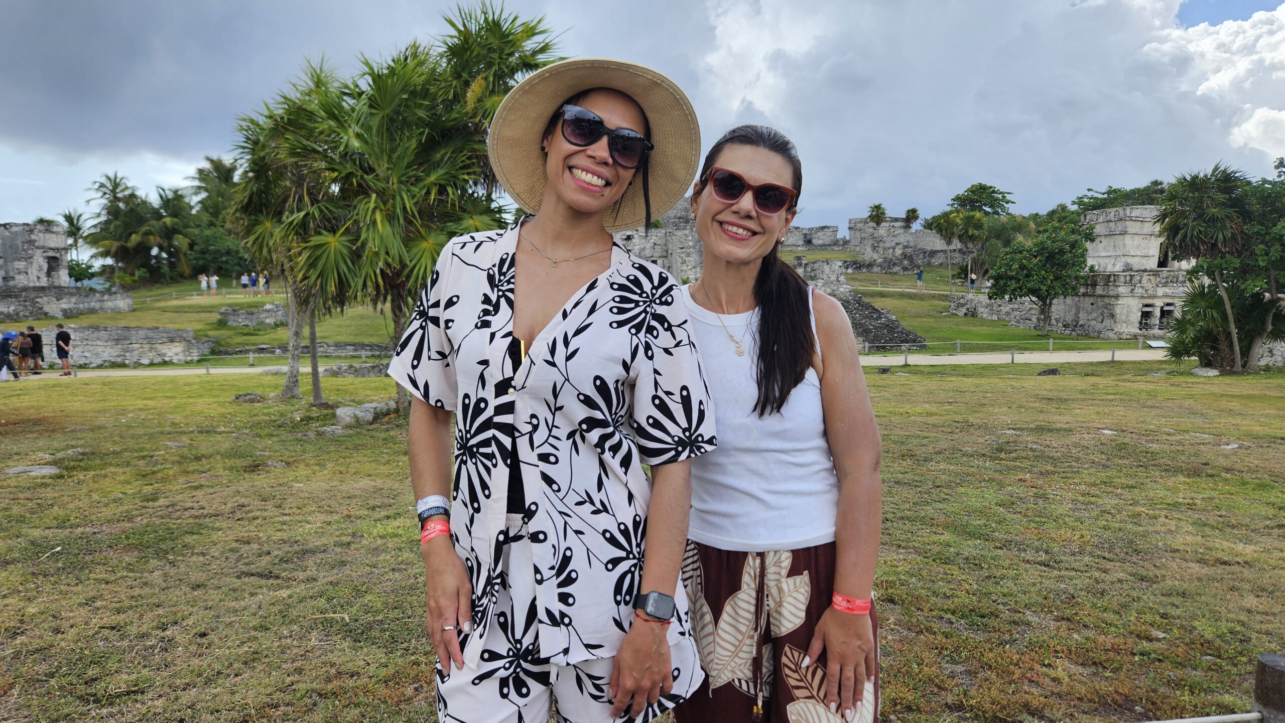 Fernanda Regina Santos, da Trend Viagens, com Vanessa Gonçalves, da CVC Corp