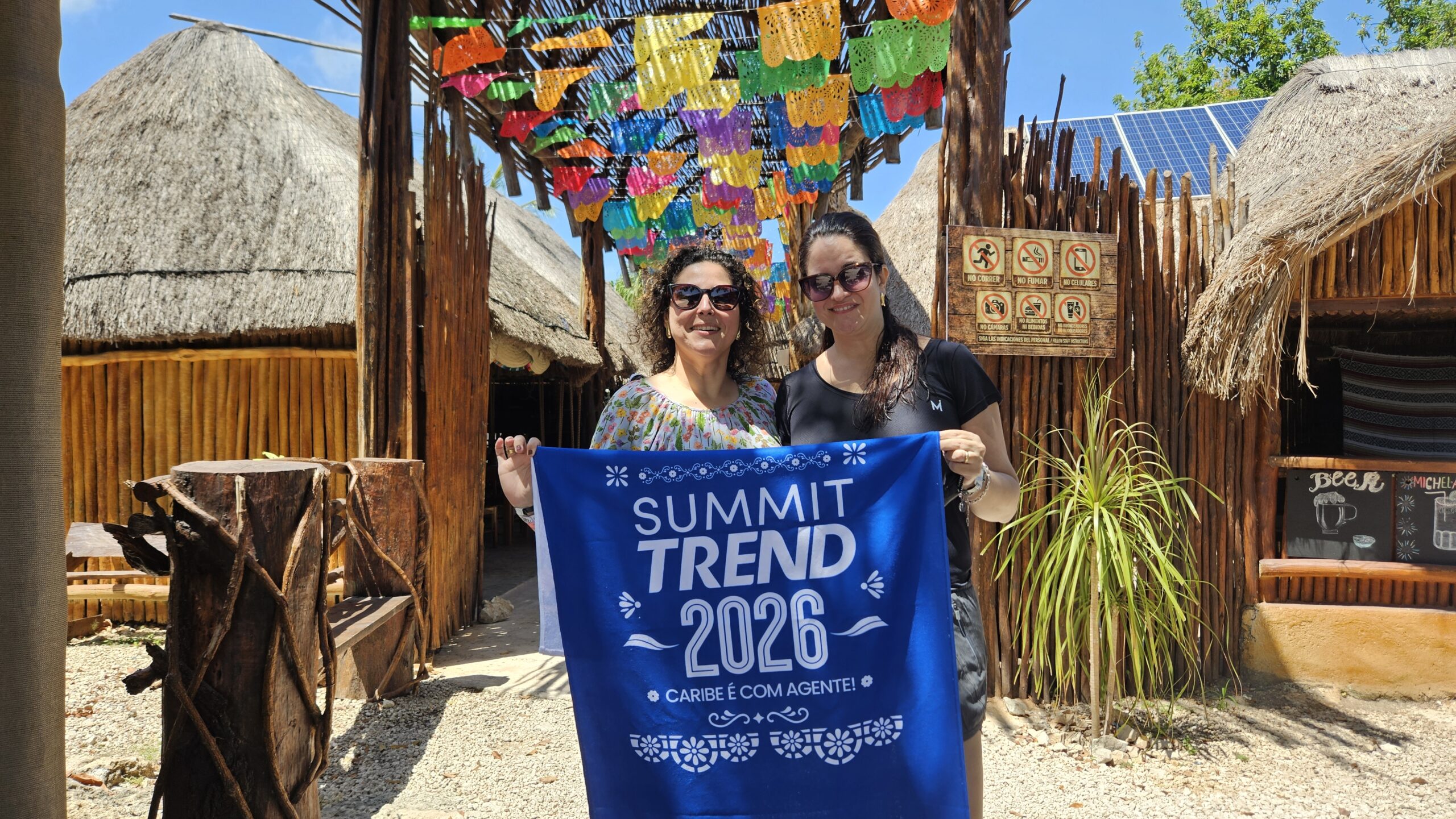 Georgina Lopes, da Pera Turismo, com Sheila Giroto, da Trend Viagens