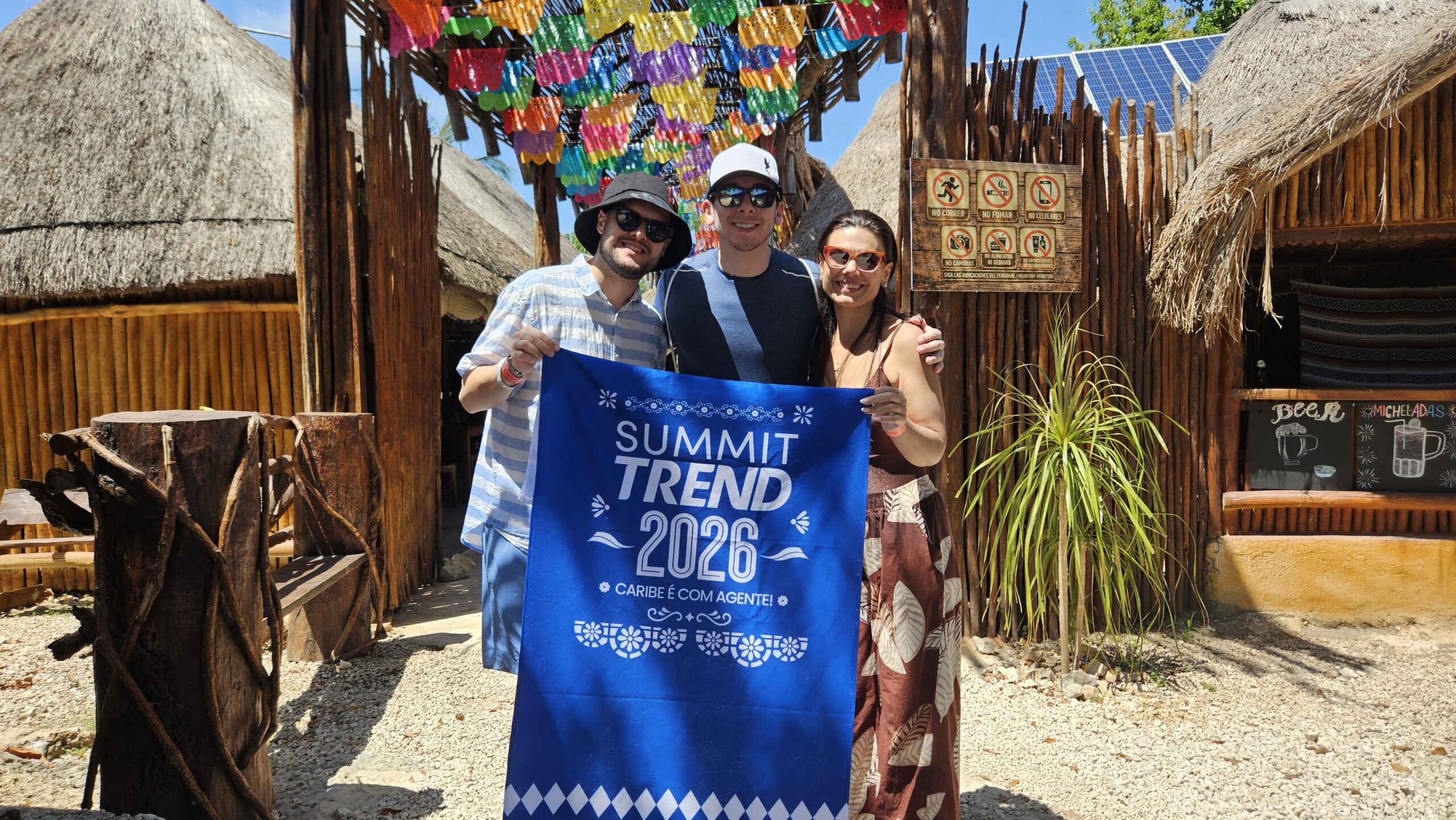 Giovanne Vasquez, da Infinity Sky Viagens, Cleyton Souza, da Localiza, e Vanessa Gonçalves, da CVC Corp