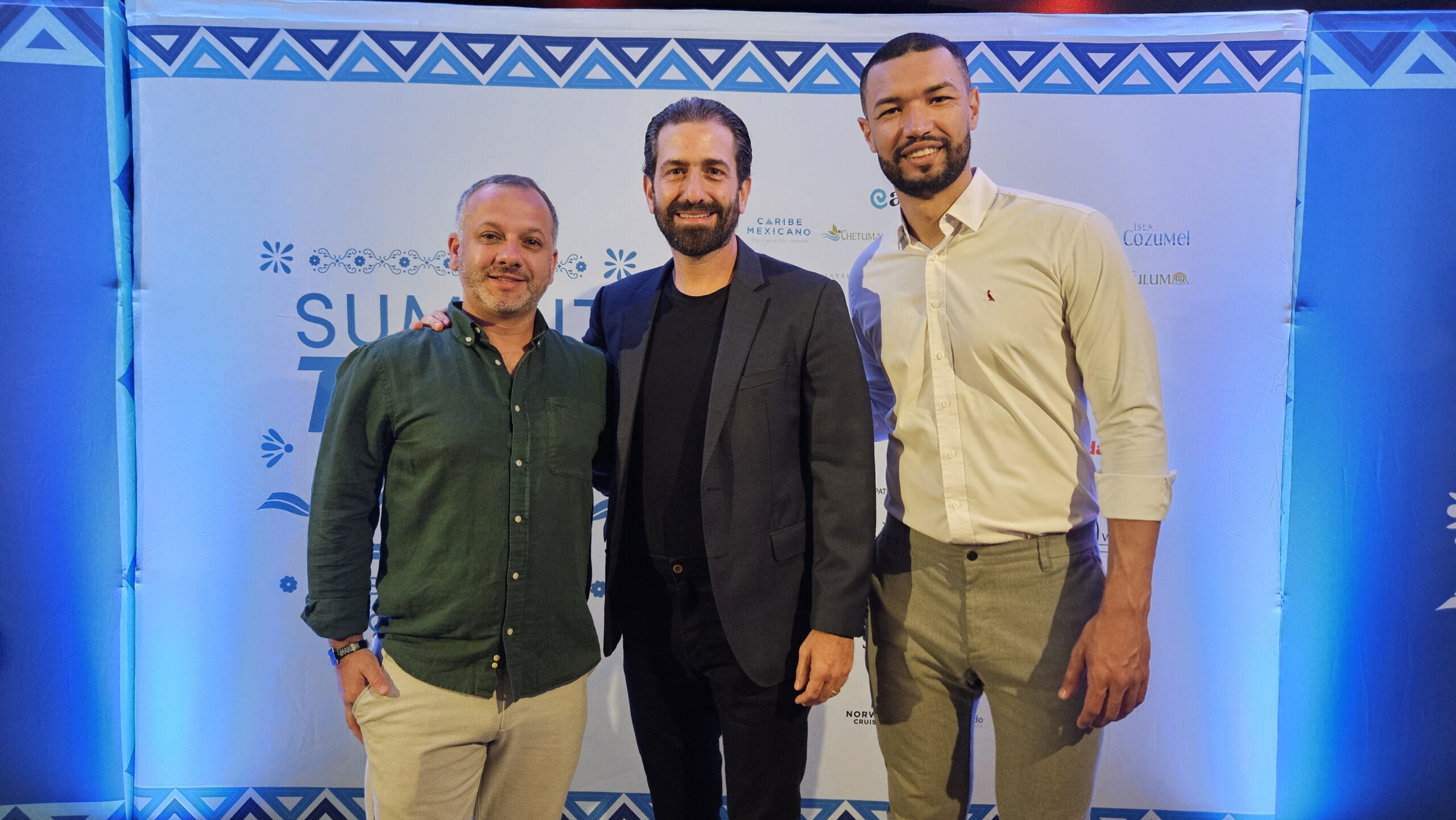 Guilherme Machado e Diego Lando, da Intercity/ICH, com Bruno Heleno, da Trend Viagens
