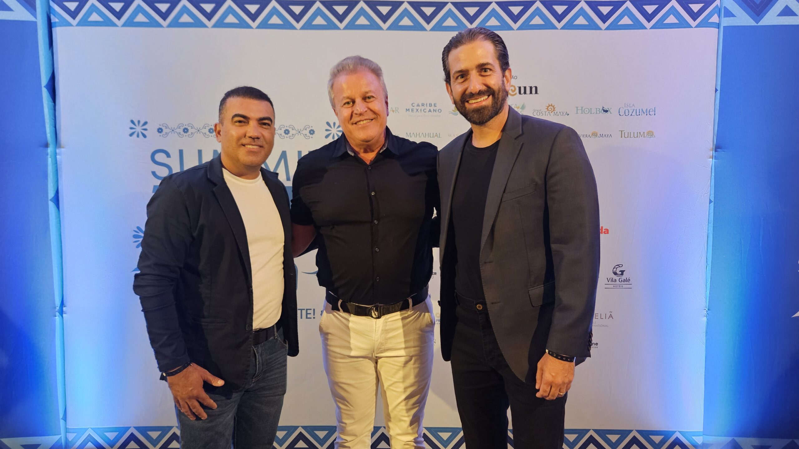 Gustavo Gama, da Magic Travel, com Sérgio Reis e Bruno Heleno, da Trend Viagens