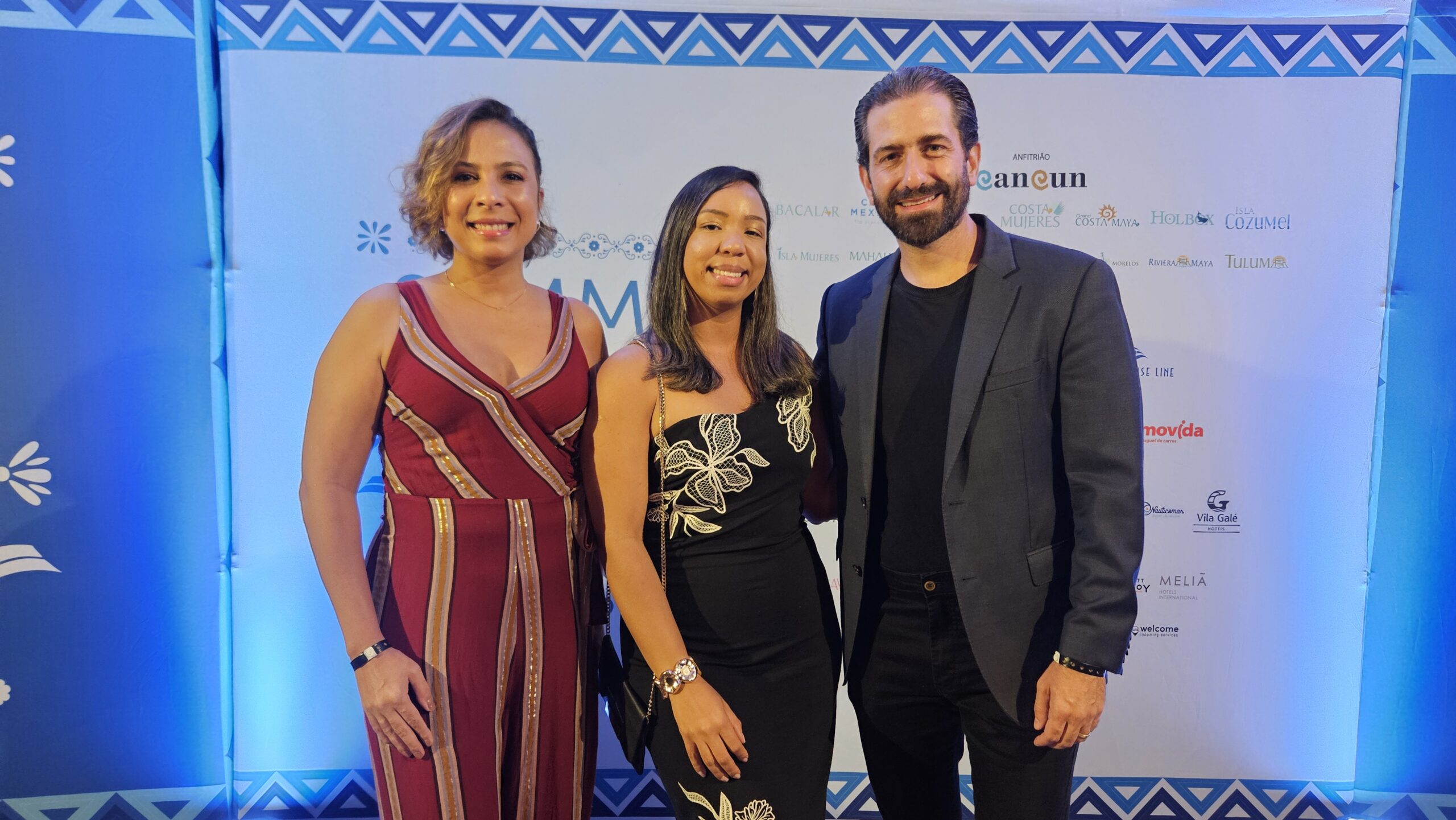 Sâmara Silva, da Tilevo Turismo, com Cássia Valle e Bruno Heleno, da Trend Viagens