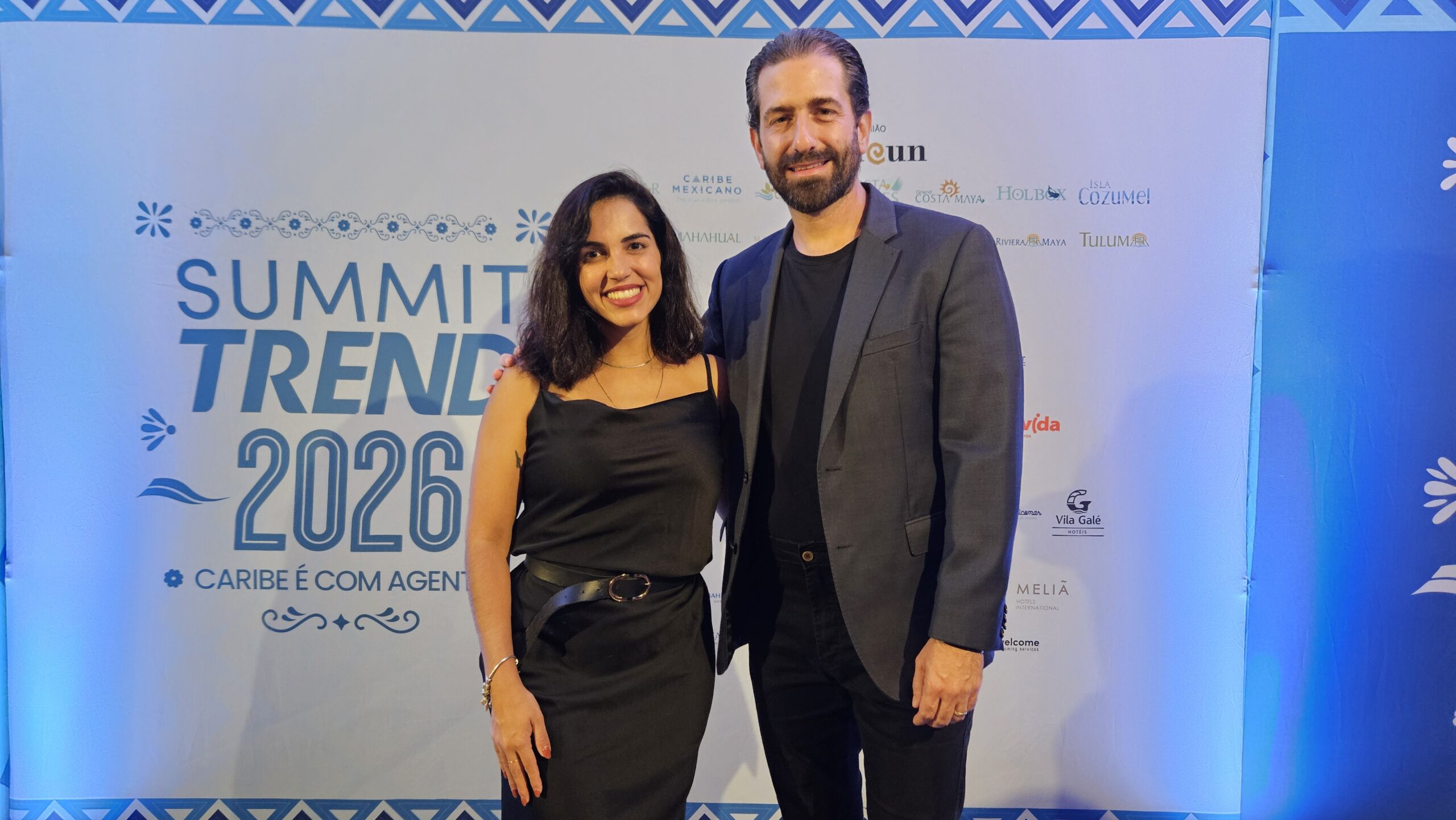 Angelina Ferreira de Assis, da Turiska, com Bruno Heleno, da Trend Viagens