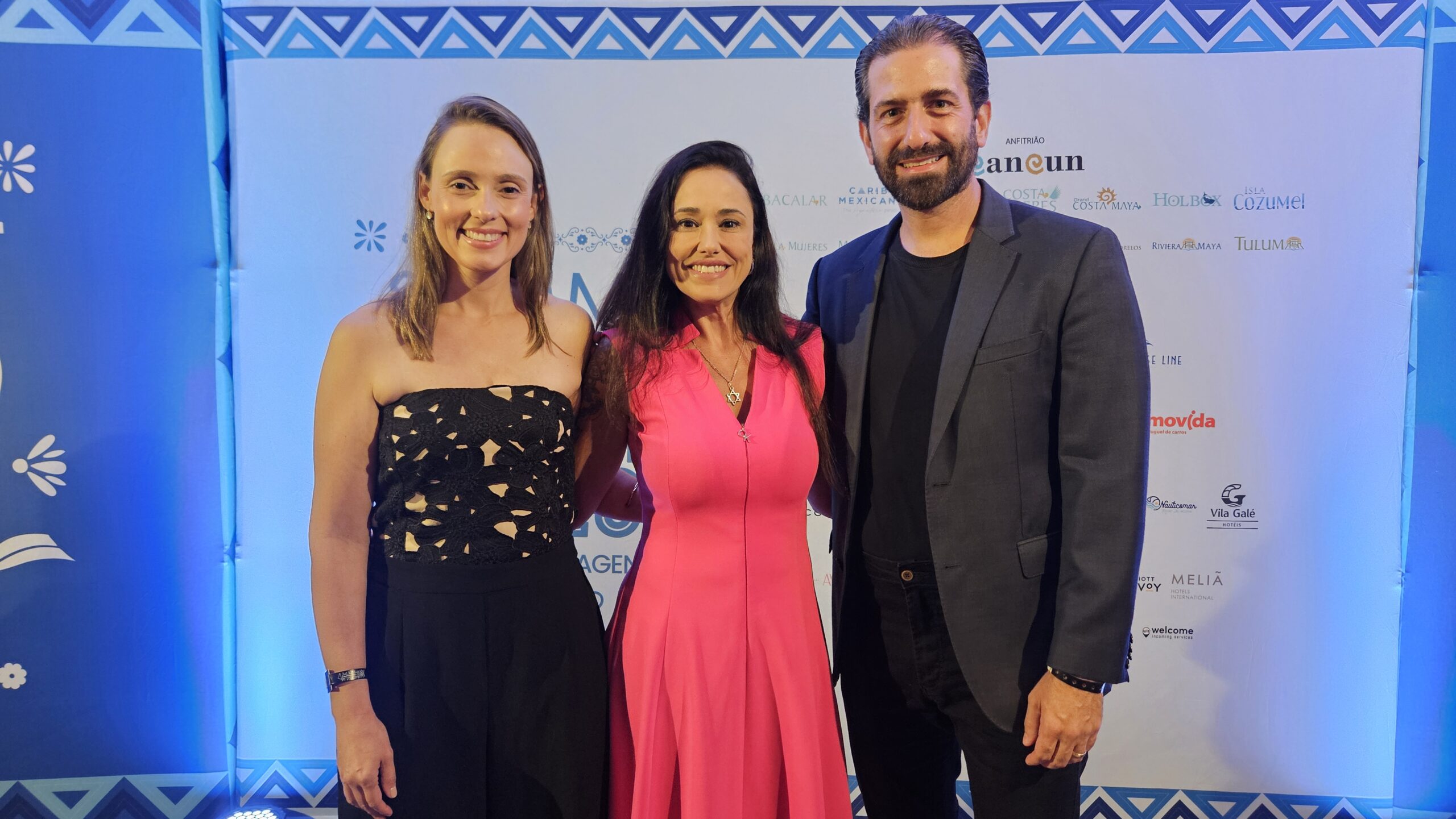 Patrícia Gusso, do Viaje Paraná, entre Tathiana Pasciani, da CVC Corp, e Bruno Heleno, da Trend Viagens