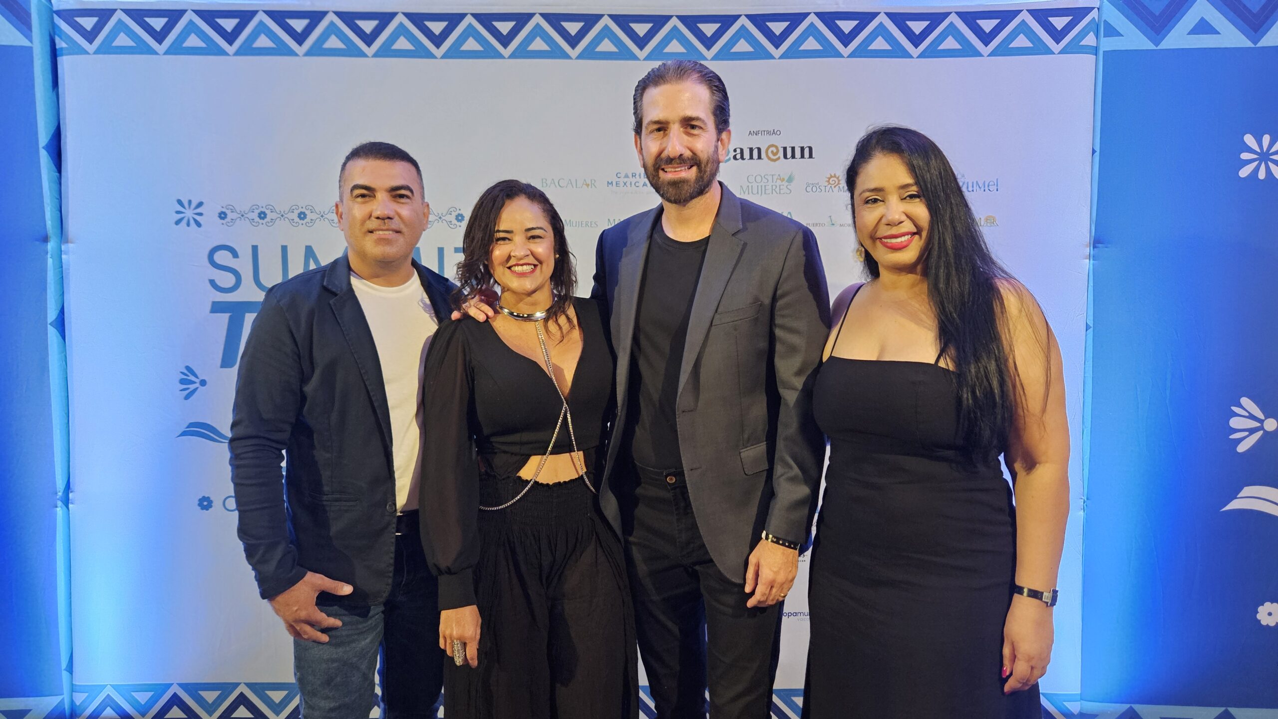 Vânia Machado, da VT Travel, com Sérgio Reis, Bruno Heleno e Nilva Afonso, da Trend Viagens