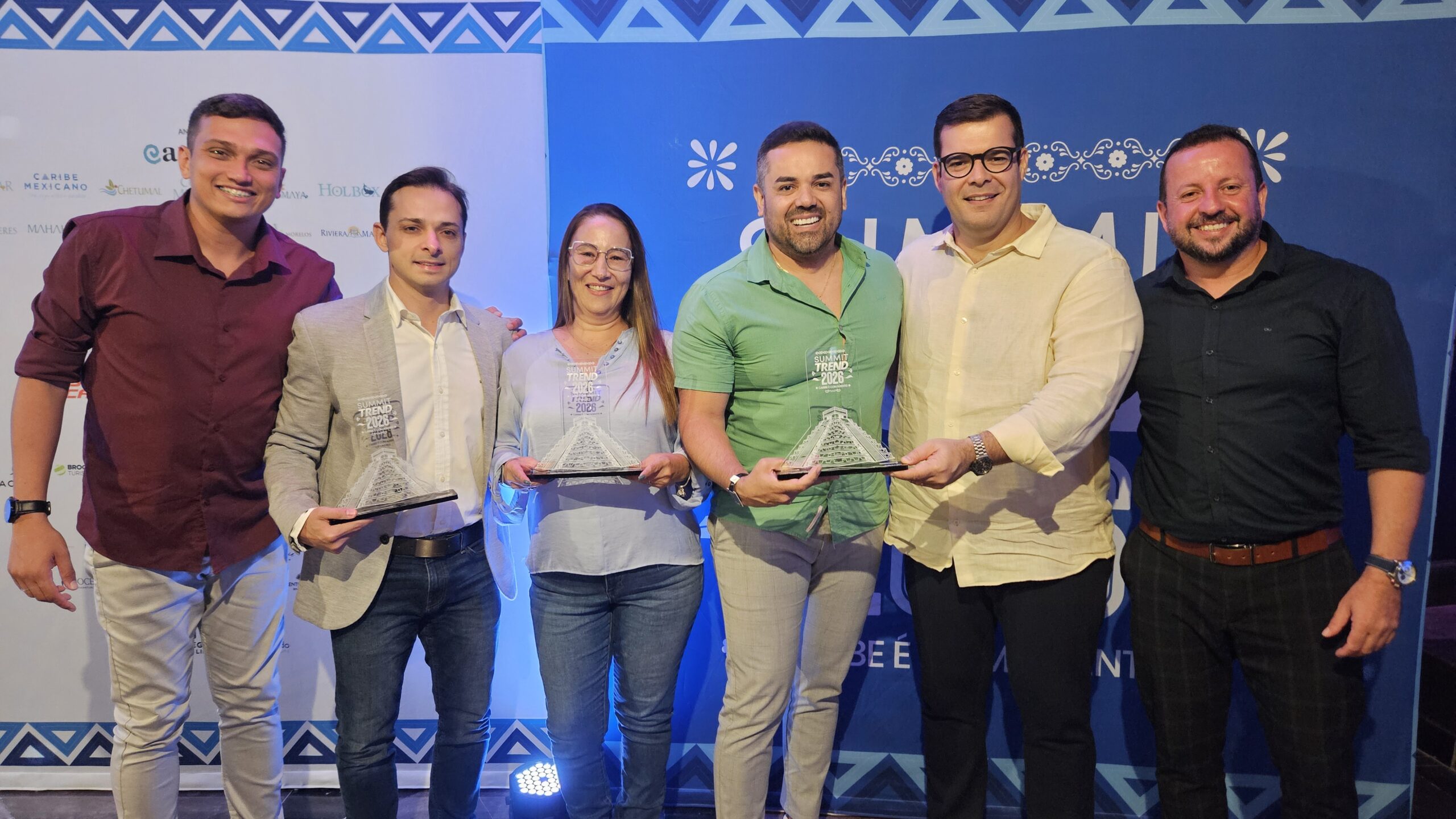 Fabiana Maluf, da Fidelity Turismo, com Allan Bitar, da Angel Turismo, e José Nunes Neto e Giuliano Wassall, da Club Turismo entre Breno Golob e Everaldo Filho, da Trend Viagens