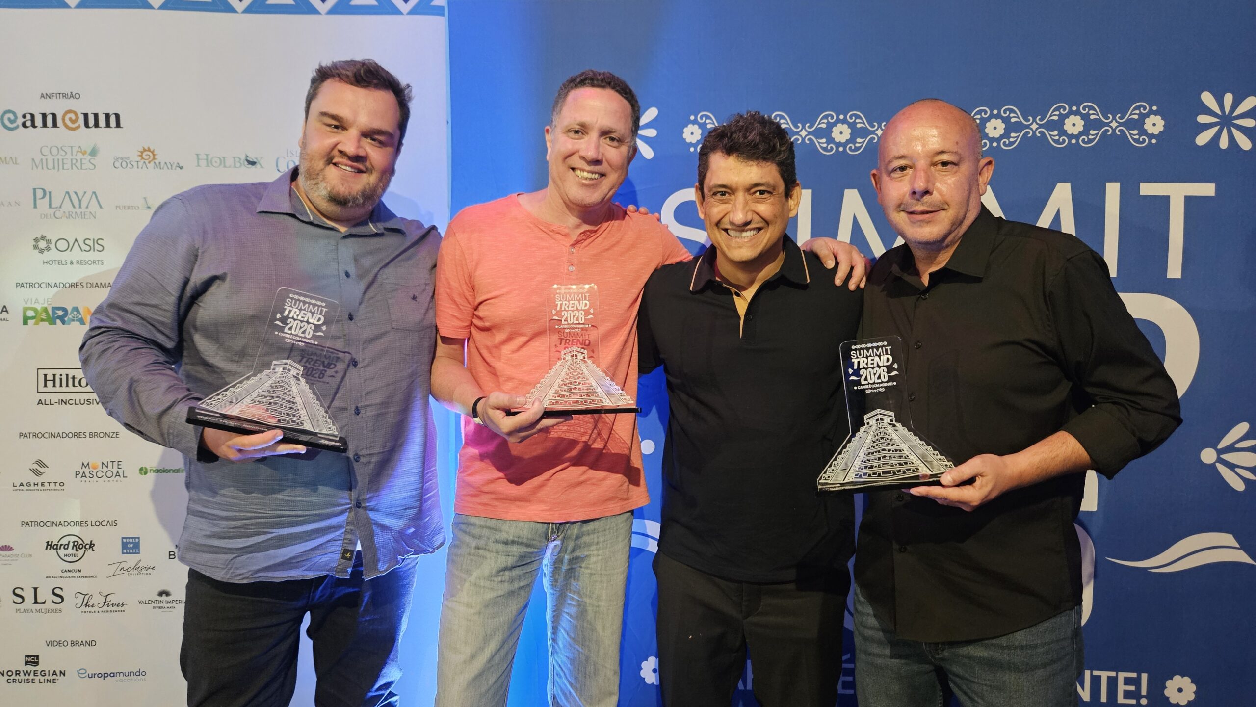 Vinicius Ottoni, da Trend Viagens, entre João Paulo Vianna, da Trade Turismo, Pedro Pantaleão, da Iinovi, e Fernando Correa, da Encontre Sua Viagem